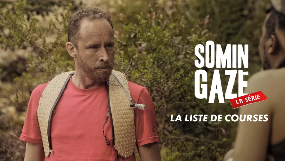 Image d'un homme portant un sac à dos et une tasse de café dans un environnement naturel avec le texte 'SOMIN GAZE' et 'LA...