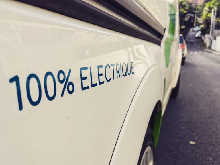 Véhicule électrique Wopé 100% ELEC - production écologique La Réunion transport durable